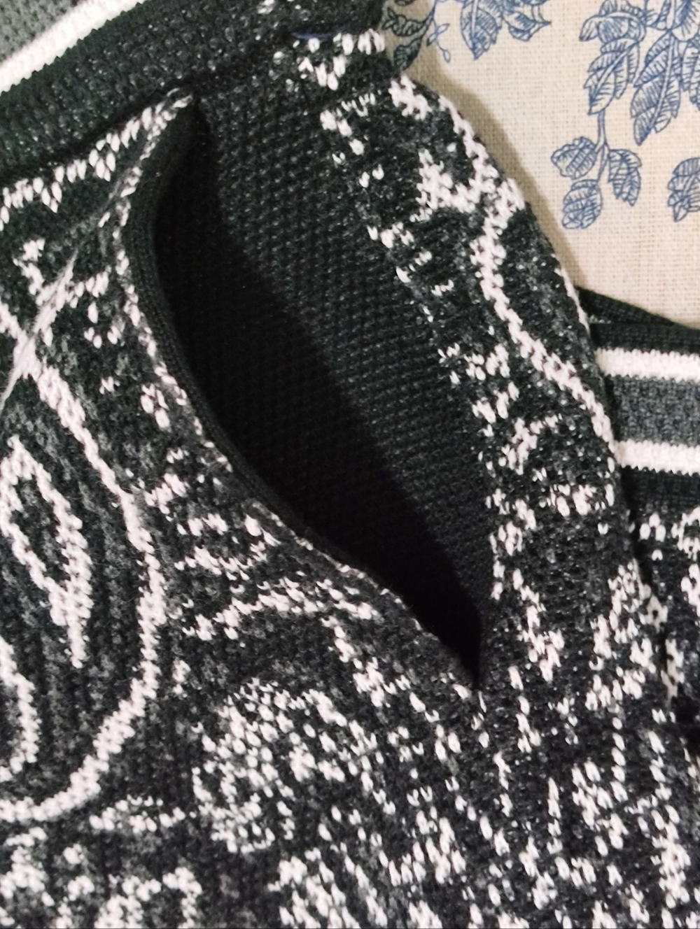 Men's Black Paisley Knit Bermuda Shorts with Stripe Waist - Picture 10 of 10